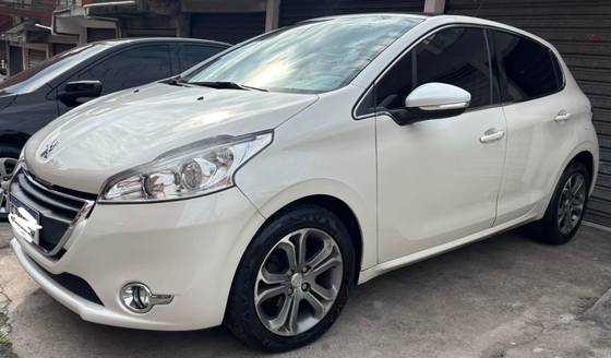 PEUGEOT 208 1.6 GRIFFE 16V FLEX 4P MANUAL PEUGEOT 208 1.6 GRIFFE 16V FLEX 4P MANUAL